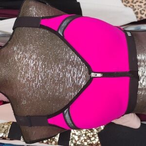 VICTORIA SECRET VSX SPORT BRA SIZE 34B